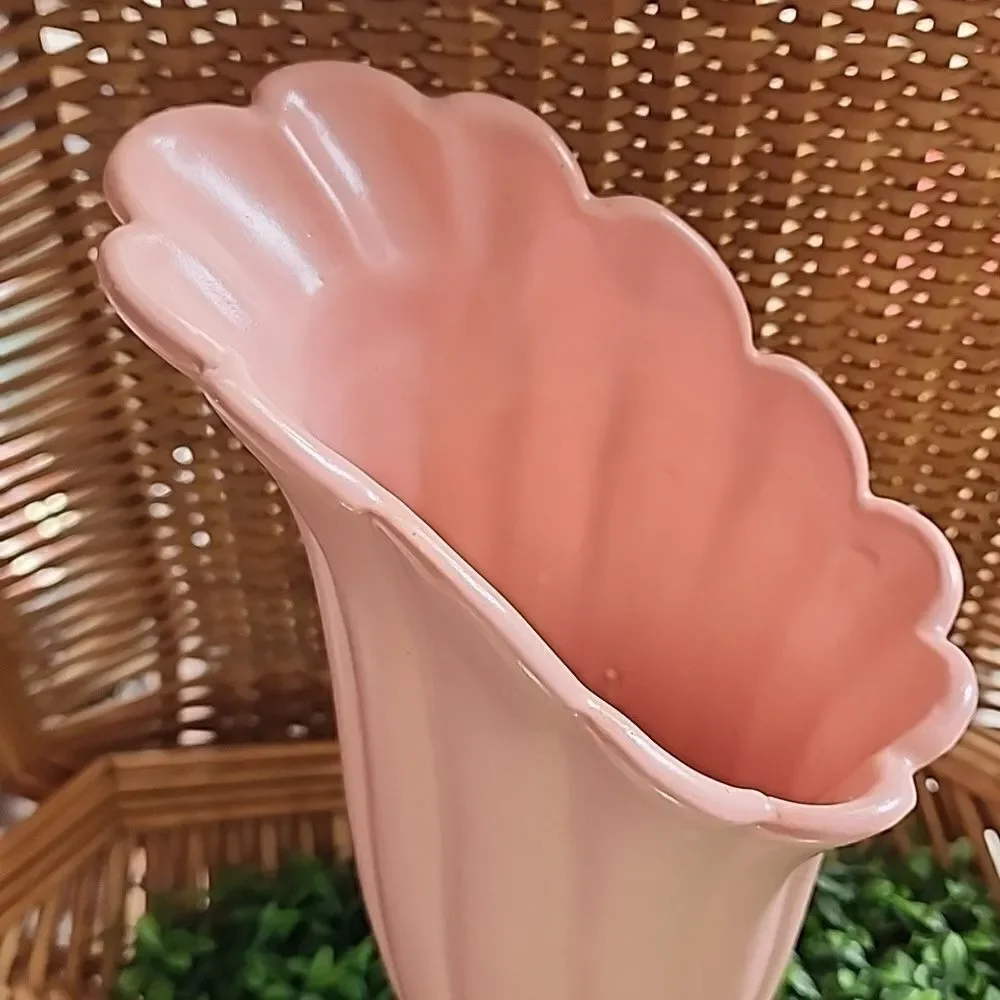 Vintage Abingdon USA Pink Vase With Scalloped Edges